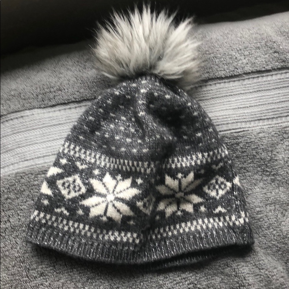 Loft hat with Pom Pom 🌹🐩